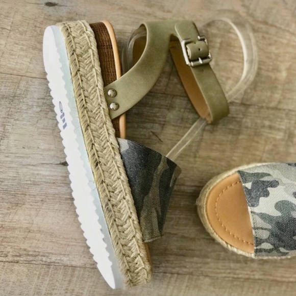 Soda Topic Camouflage Platform Espadrille Sandal - Picture 8 of 9